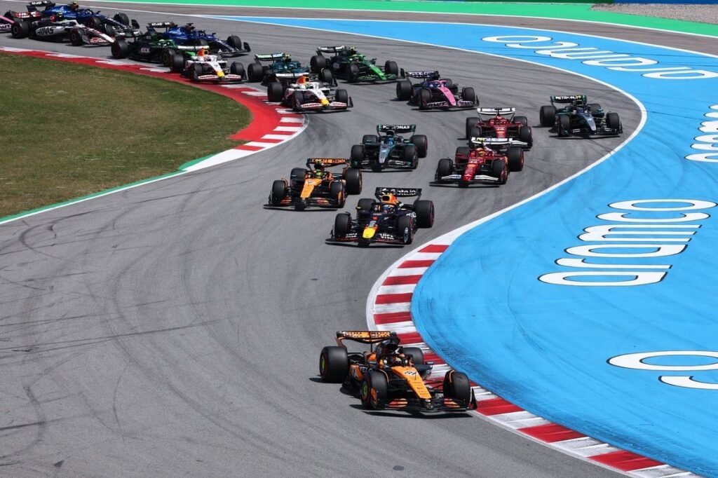 LIVE: Piastri commanding the F1 Spanish GP in McLaren 1-2
F1
Formula 1
Spanish GP
2 min
LIVE: Piastri commanding the F1 Spanish GP in McLaren 1-2