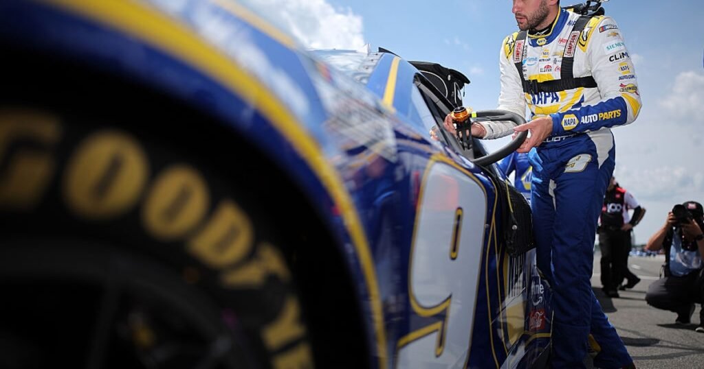 Elliott’s championship hopes boil down to Martinsville must-win