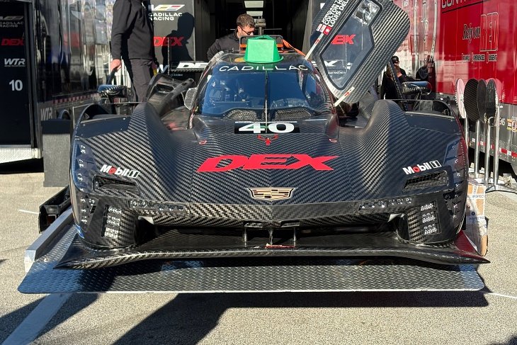 Daytona Unboxing: Cadillac V-Series.R