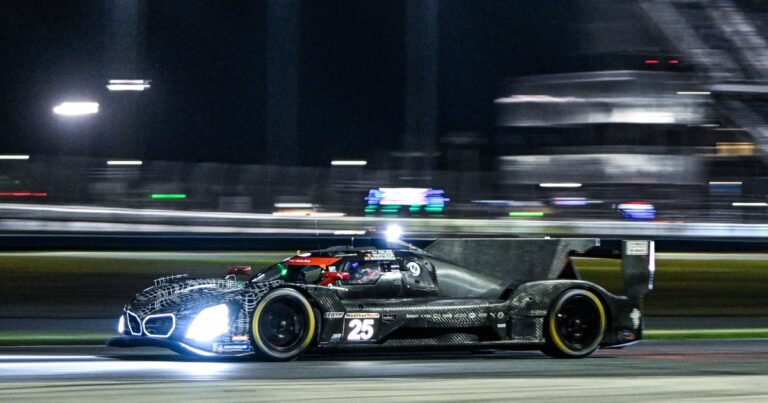 BMW caps off GTP testing under the lights at Daytona