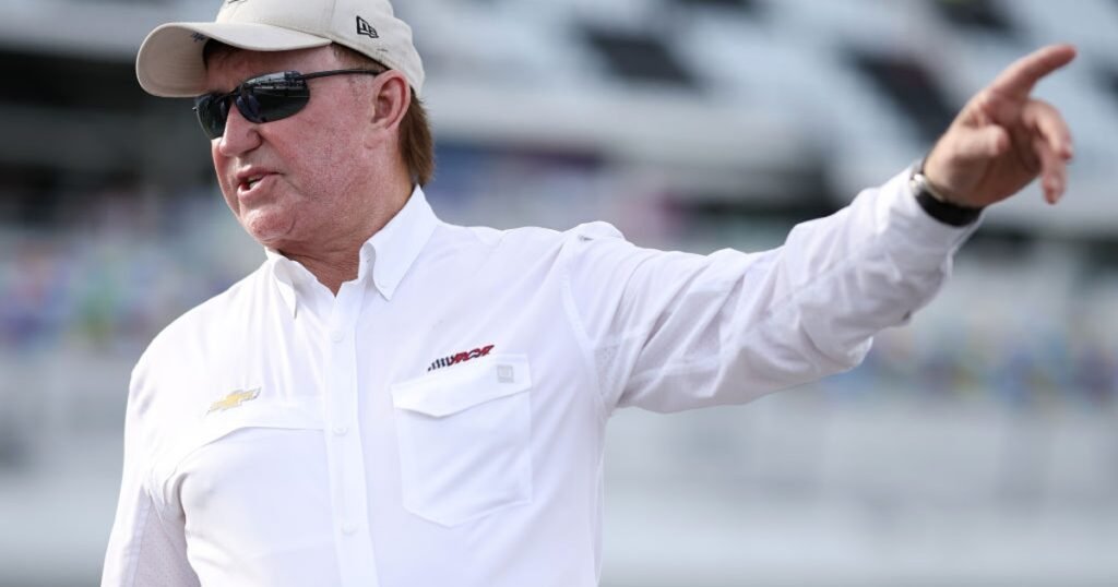 Text messages reveal Phelps’ frustration with Childress