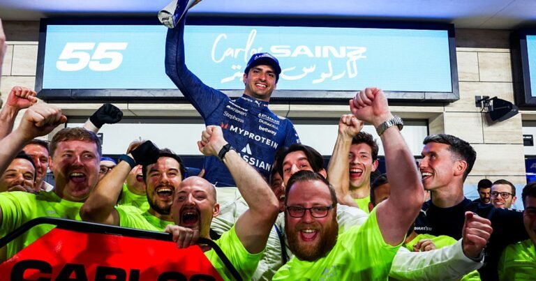 Sainz celebrates proudest day at Williams after perfectly executed Qatar podium
