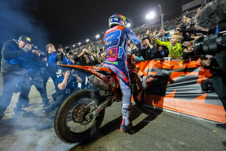 Eli Tomac, Seth Hammaker Grab 2026 Daytona Supercross