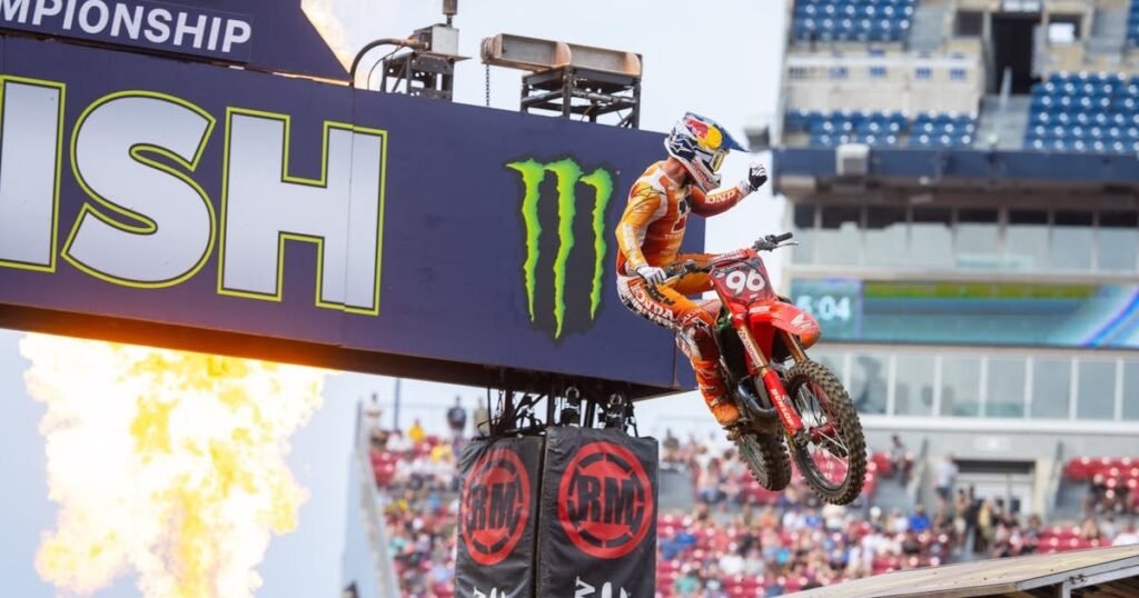 Hunter Lawrence Rises to the Occasion in Nashville